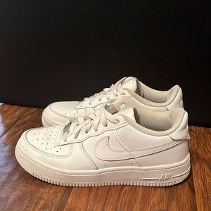 white nike air forces